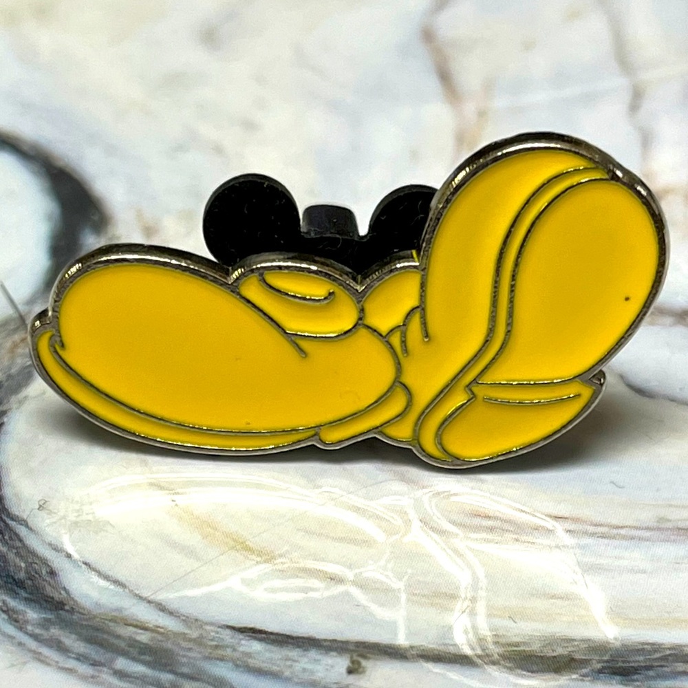 Disney Mickey shoes pin